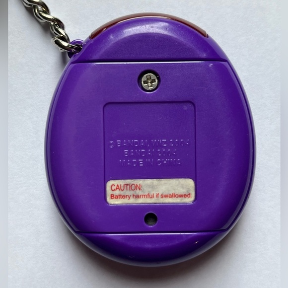 Tamagotchi Connection v1 - Solid Purple - Picture 3 of 6